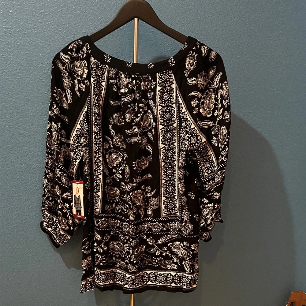 Bila Black and White Floral Blouse - Picture 2 of 5